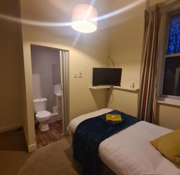 Отель The Stump Cross Inn