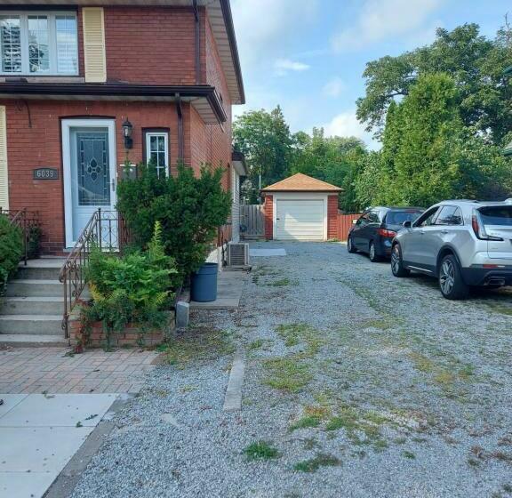 Bed and Breakfast Entire 2nd Floor, Private Entrance, 3bds & 2baths, Niagara Falls