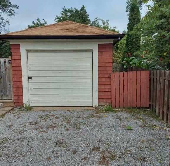 Bed and Breakfast Entire 2nd Floor, Private Entrance, 3bds & 2baths, Niagara Falls