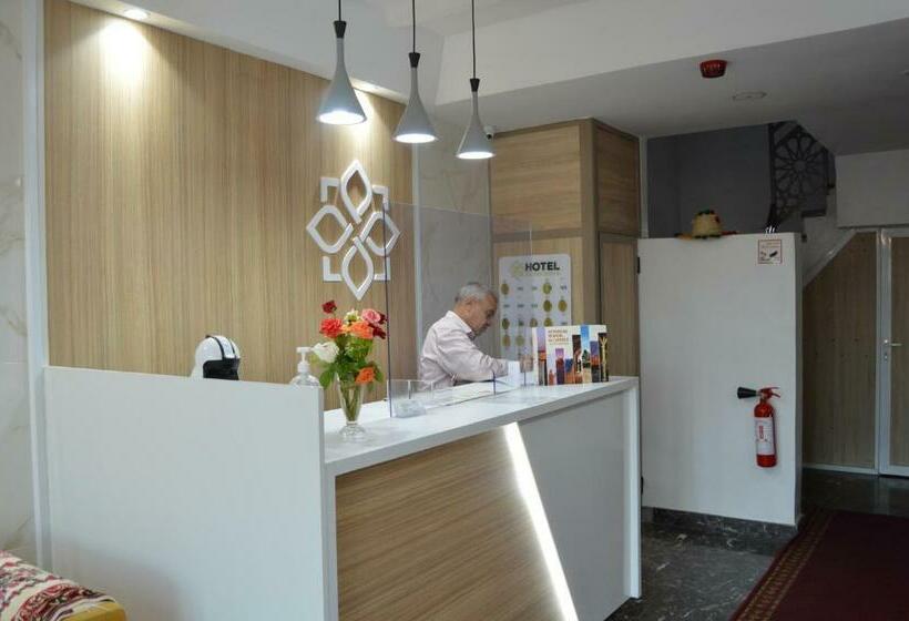 Отель Hôtel Zahrat Souss  Inezgane