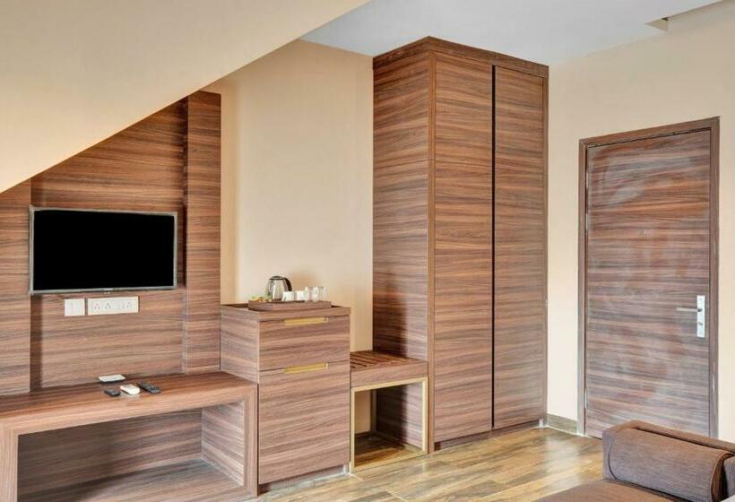 Отель Oyo 82442 The Galaxy Resorts