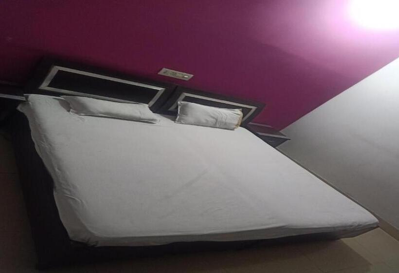 ホテル Oyo 83081 Mahima