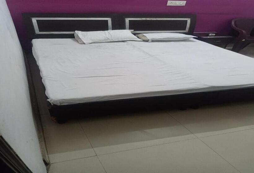 ホテル Oyo 83081 Mahima