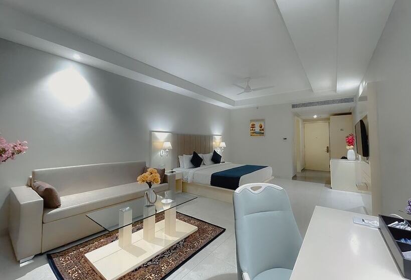 فندق Royal Orbit