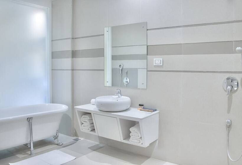 فندق Royal Orbit