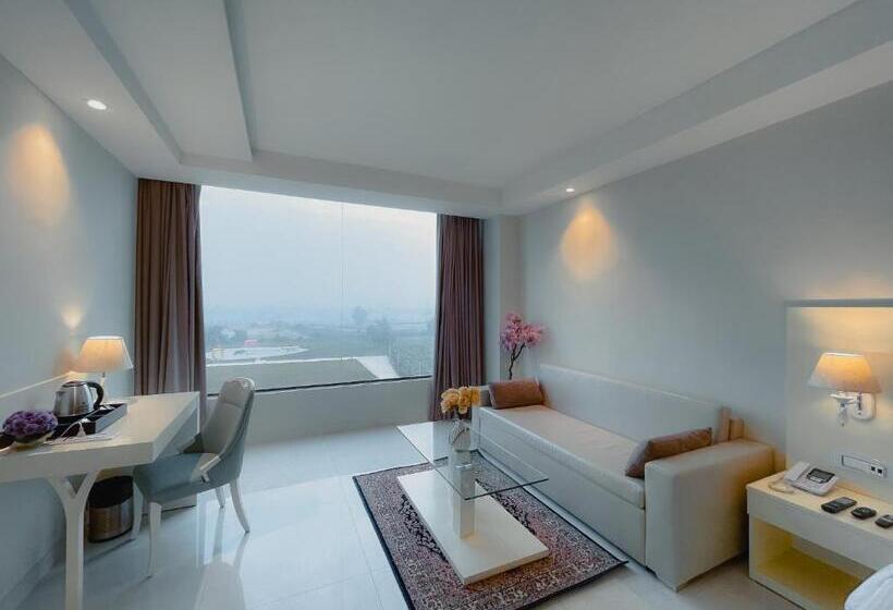 فندق Royal Orbit