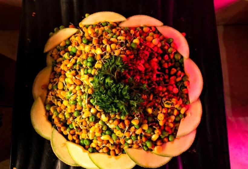 فندق Royal Orbit