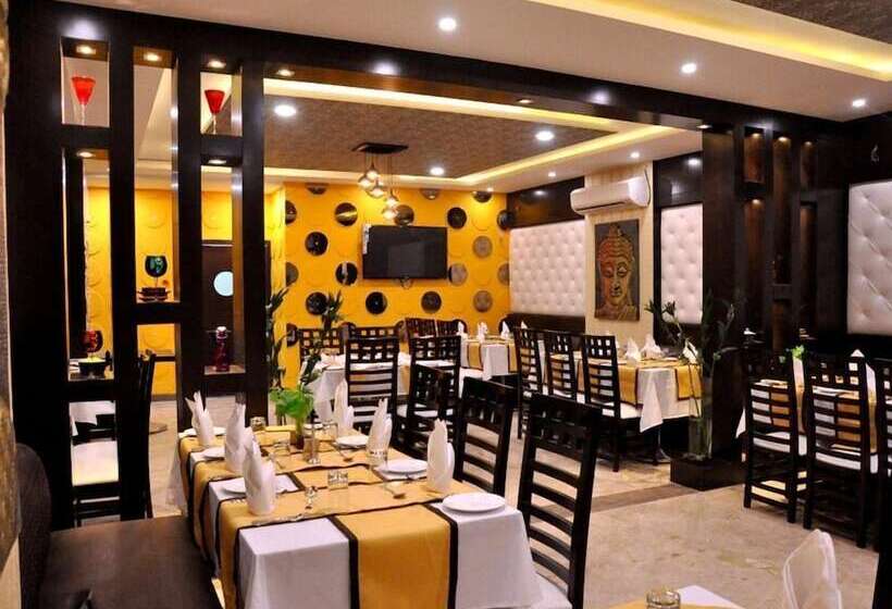 Отель The Bellevue Gwalior