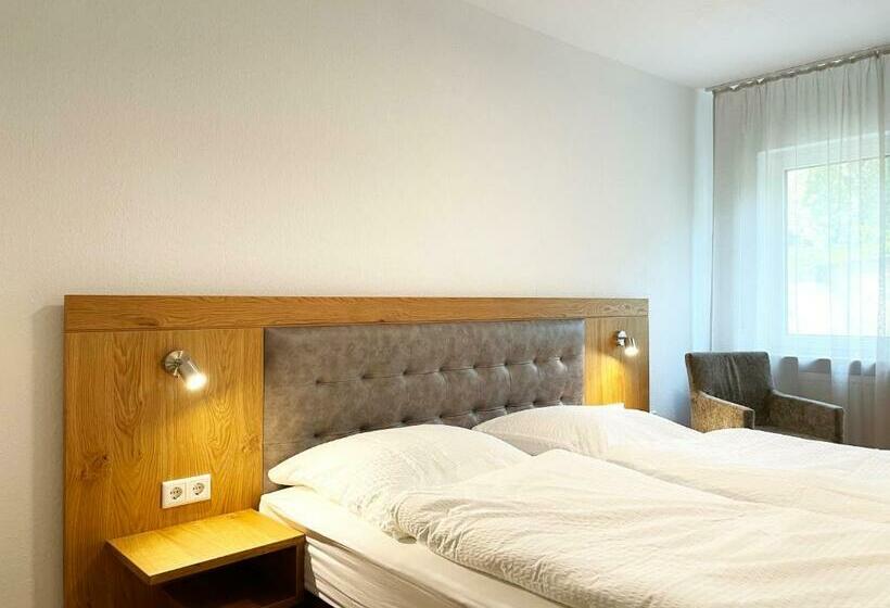 膳宿费 Herr Berge