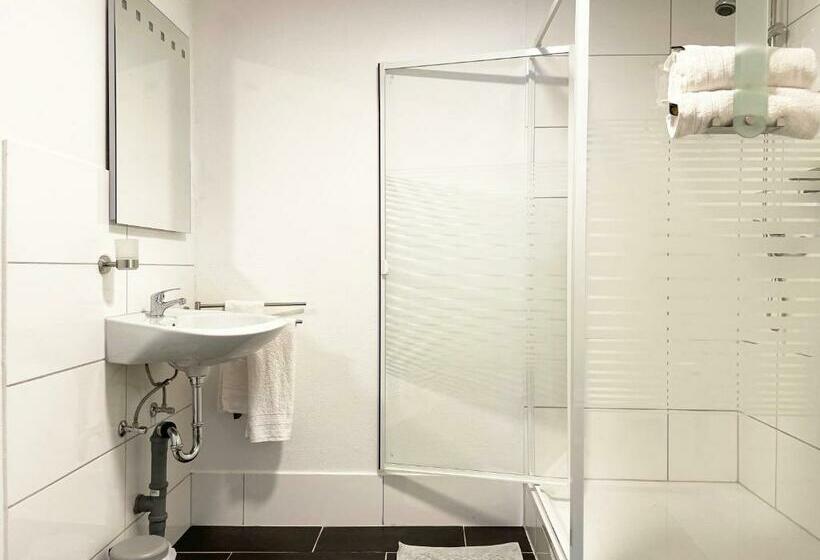 膳宿费 Herr Berge