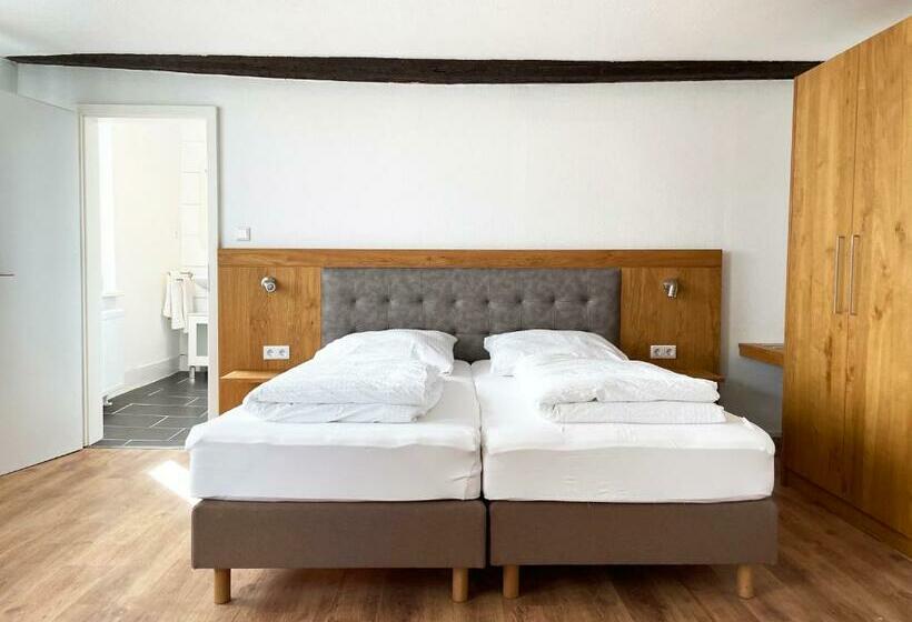 膳宿费 Herr Berge