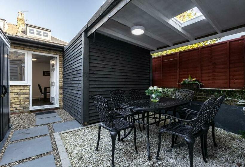 펜션 The Finsbury Guesthouse