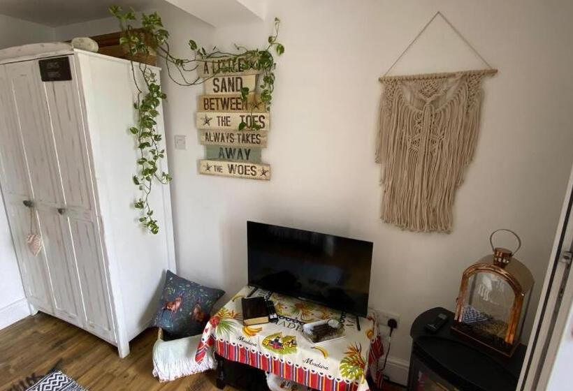 פנסיון Wheelhouse   Grinkle Bell Cottage