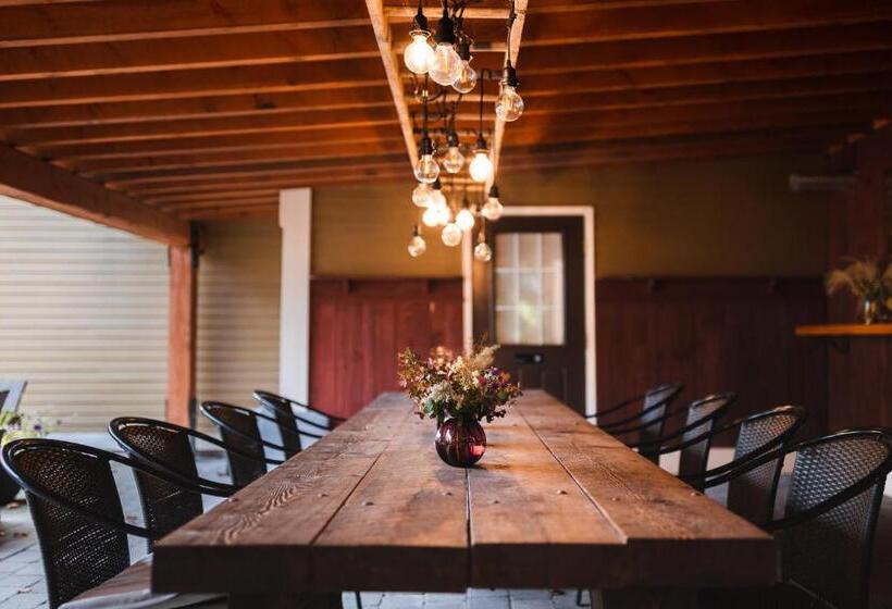 فندق صغير The Village Inn