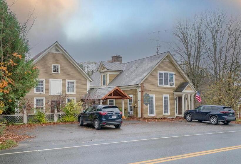 فندق صغير The Village Inn