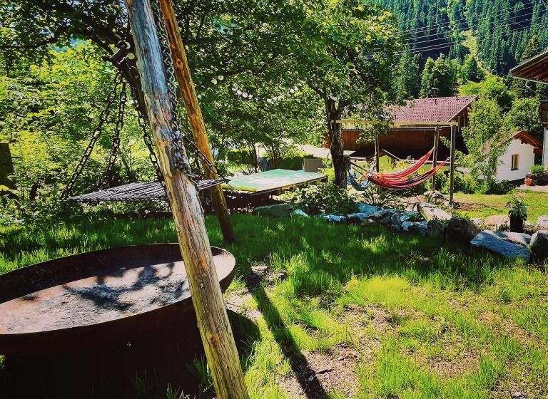 Общежитие Backyard Mountain