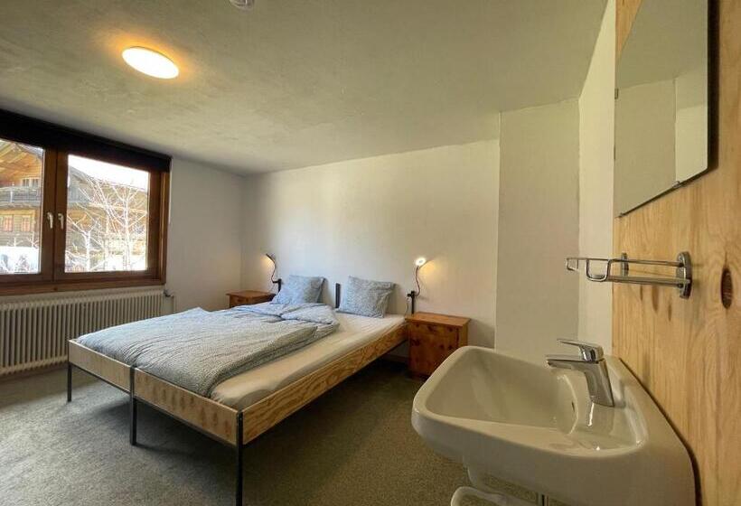 Общежитие Backyard Mountain