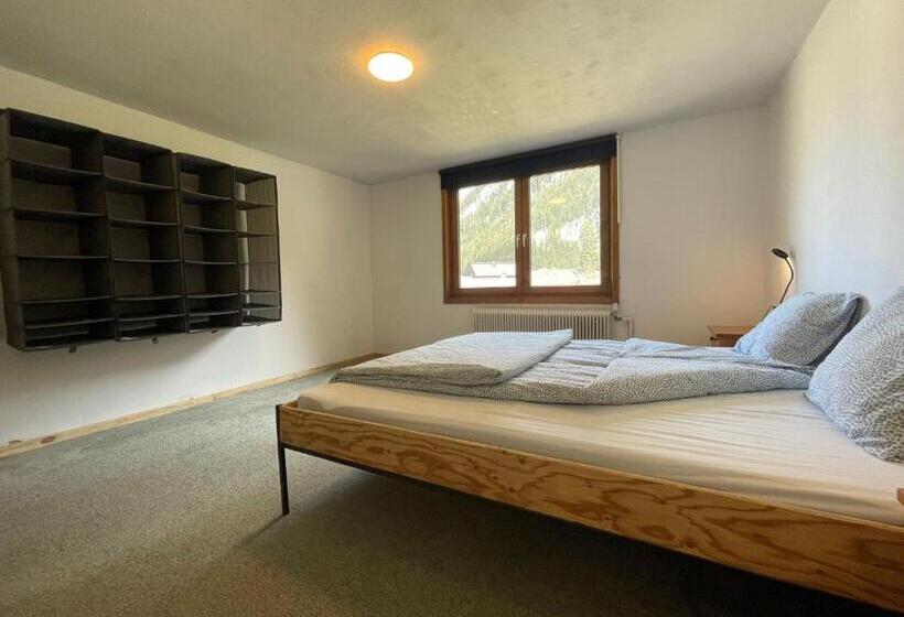 Общежитие Backyard Mountain