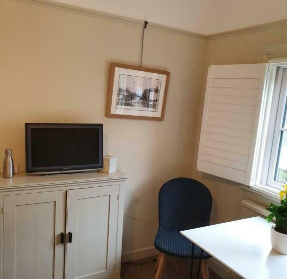 مبيت وإفطار The Lodge Stanwell