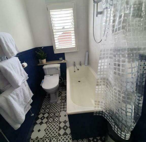 مبيت وإفطار The Lodge Stanwell