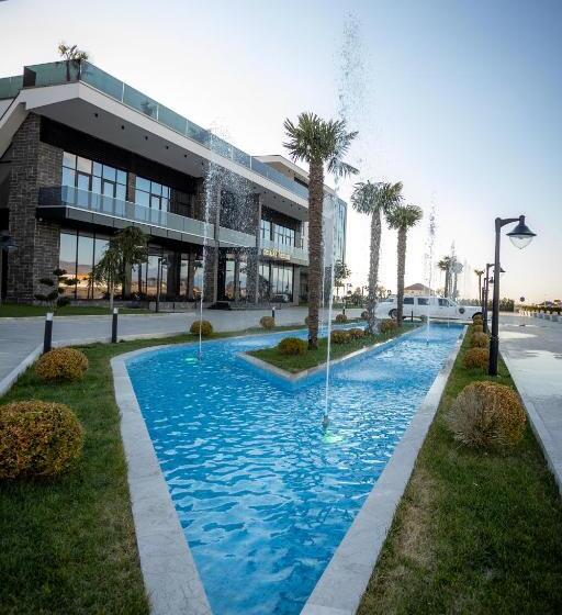 Deluxe Resort And Spa