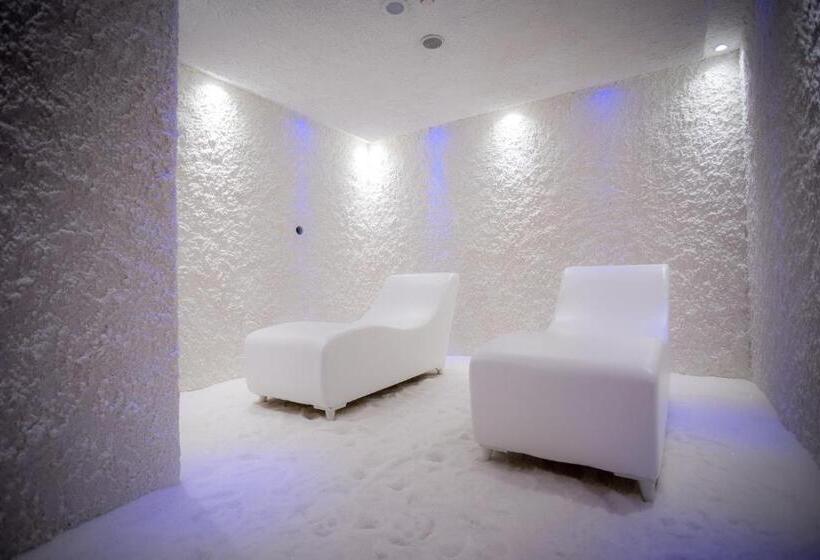 Deluxe Resort And Spa