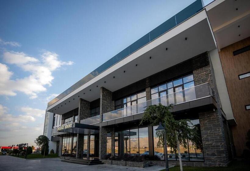 Deluxe Resort And Spa