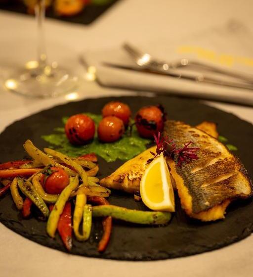 Deluxe Resort And Spa