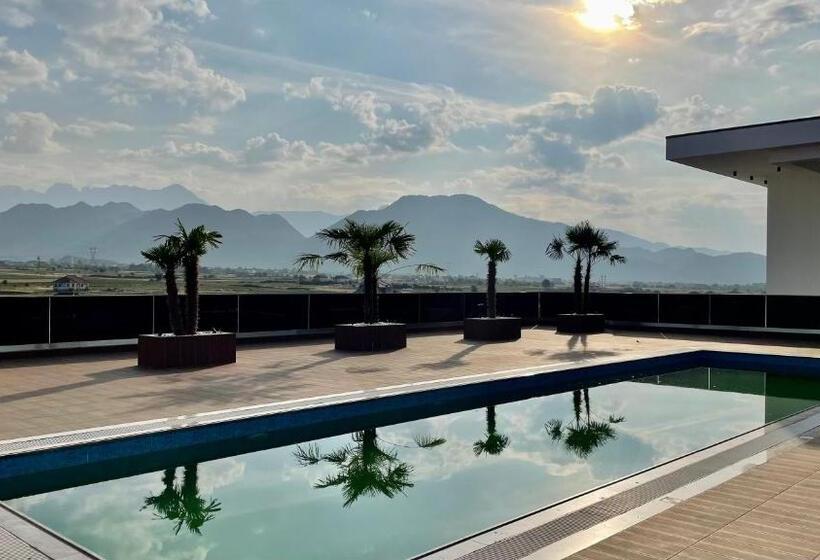 Deluxe Resort And Spa