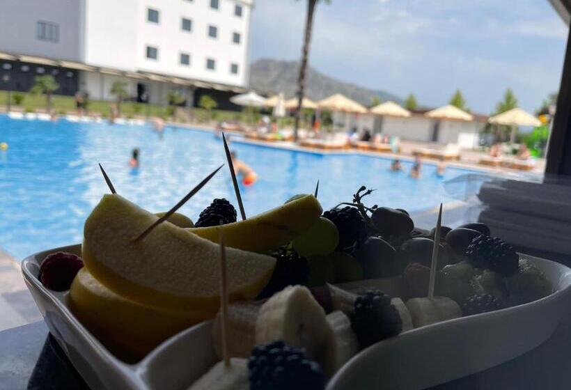 Deluxe Resort And Spa