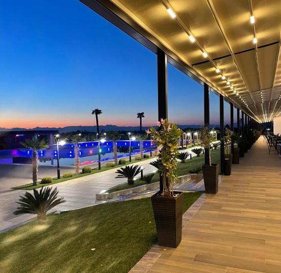 Deluxe Resort And Spa