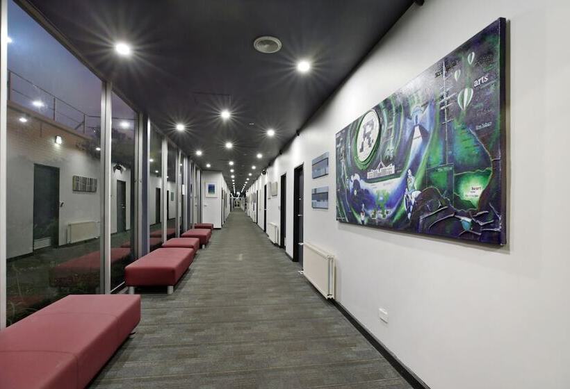 هتل Canberra Accommodation Centre