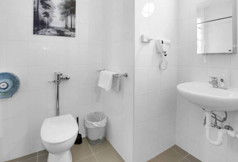 هتل Canberra Accommodation Centre