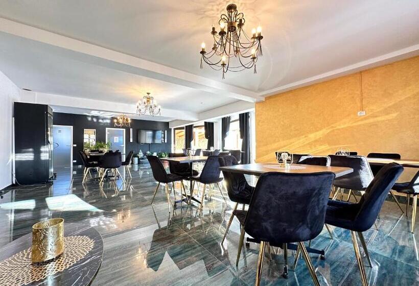 ペンション Emerald Residence