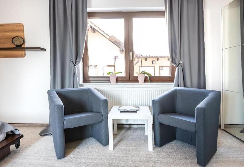 ペンション Emerald Residence