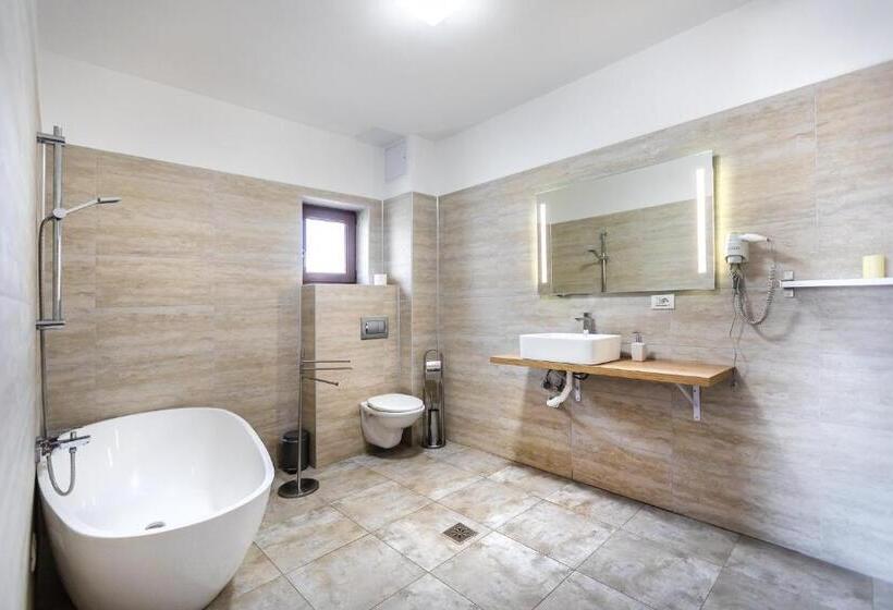 ペンション Emerald Residence