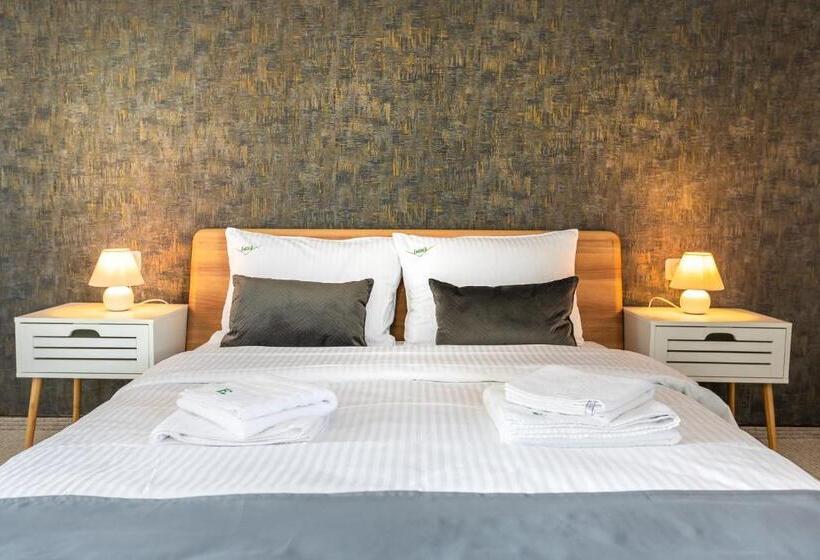 ペンション Emerald Residence