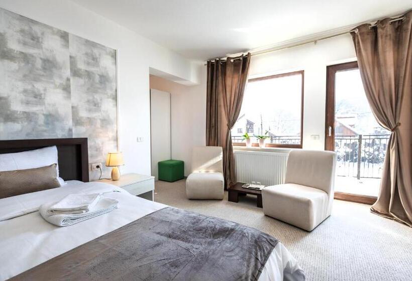 ペンション Emerald Residence