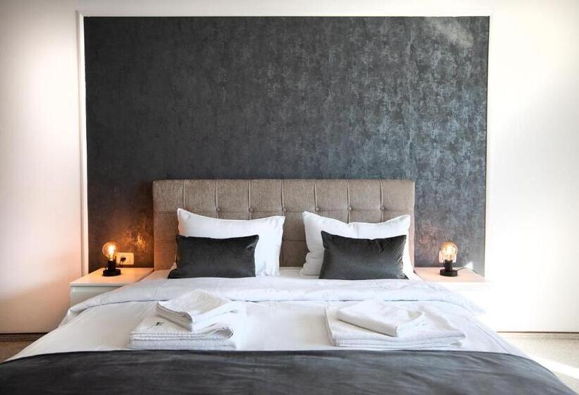 ペンション Emerald Residence