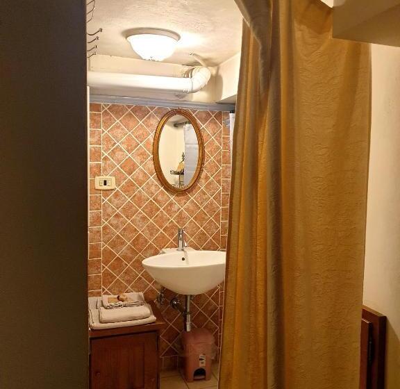 ペンション Helga S House  Una Finestra Sul Borgo