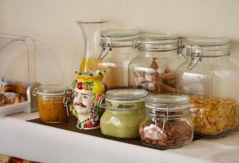 膳宿费 La Guitgia Rooms