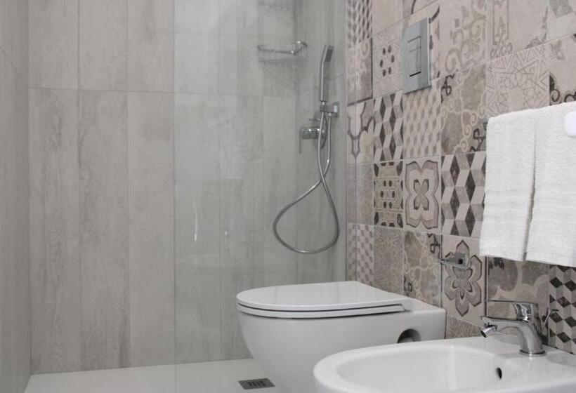 膳宿费 La Guitgia Rooms