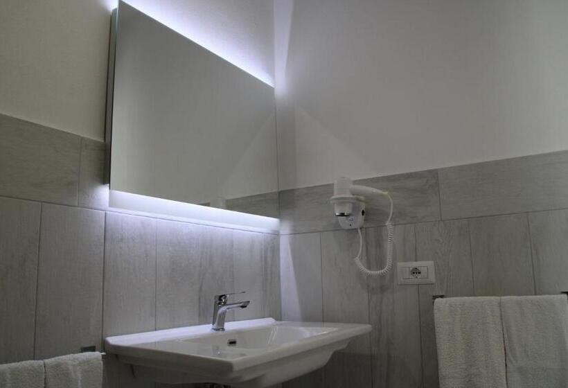 膳宿费 La Guitgia Rooms