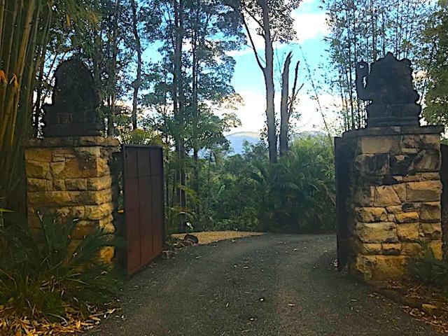 פנסיון The Golden Retreat Pool House