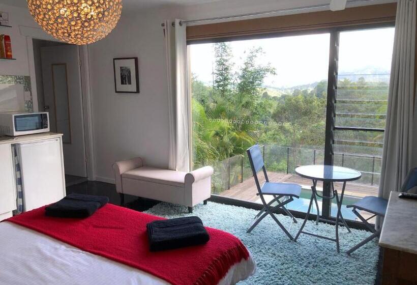 פנסיון The Golden Retreat Pool House