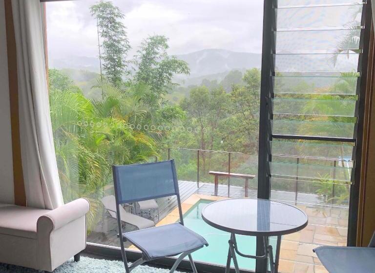 פנסיון The Golden Retreat Pool House