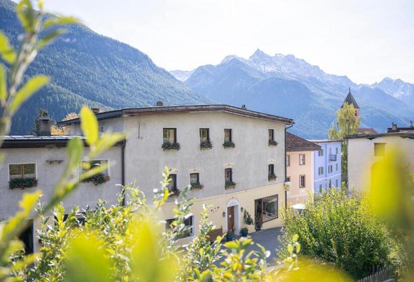 ユースホステル Familiehotel La Randulina