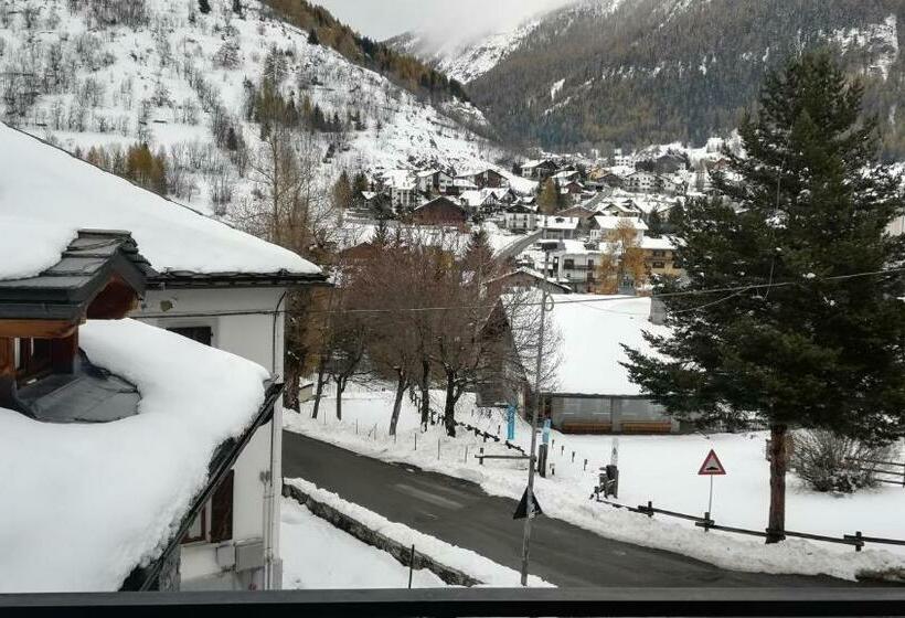 住宿加早餐  Affittacamere Entreves