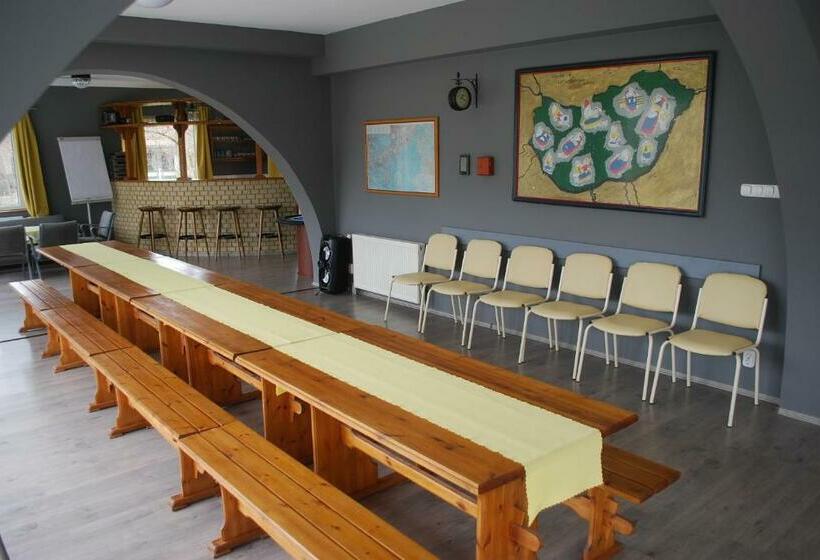 مبيت وإفطار Casa Napsugár Panzió