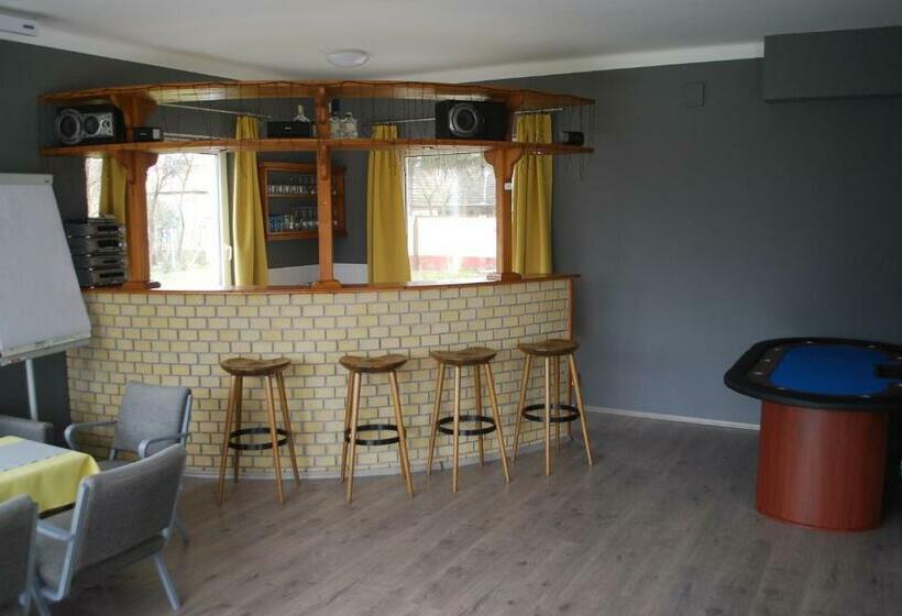 مبيت وإفطار Casa Napsugár Panzió